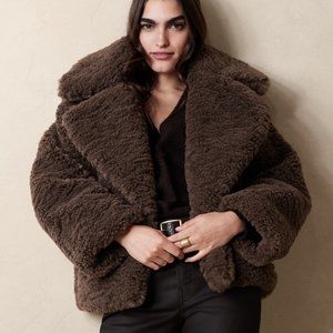 BNWOT Banana Republic Cropped Sherpa Coat